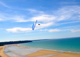  Vuelo en parapenle junto al mar